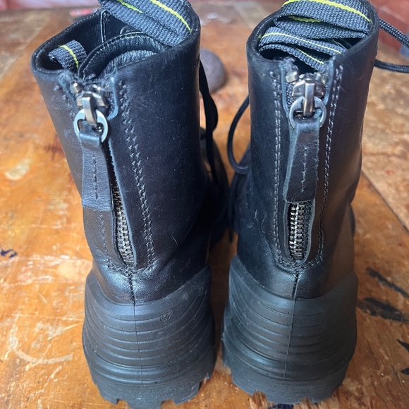 Black leather boots - Picture 3 of 5